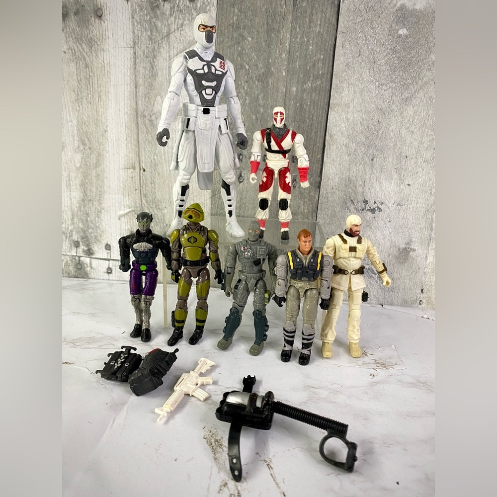 G.I. Joe Hasbro Action Figure Lot of 7 + Accessories